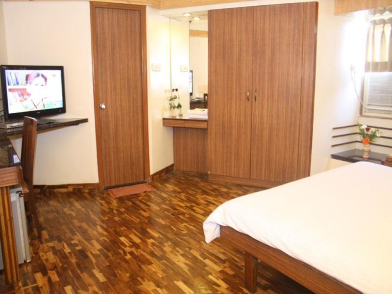 Treebo Trend Sahara Hotel Púna Kültér fotó